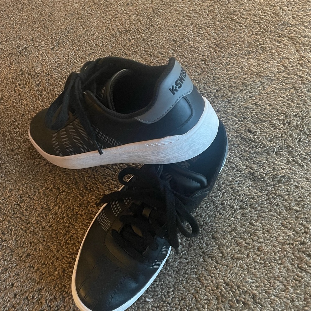 K-Swiss womens leather shoe
